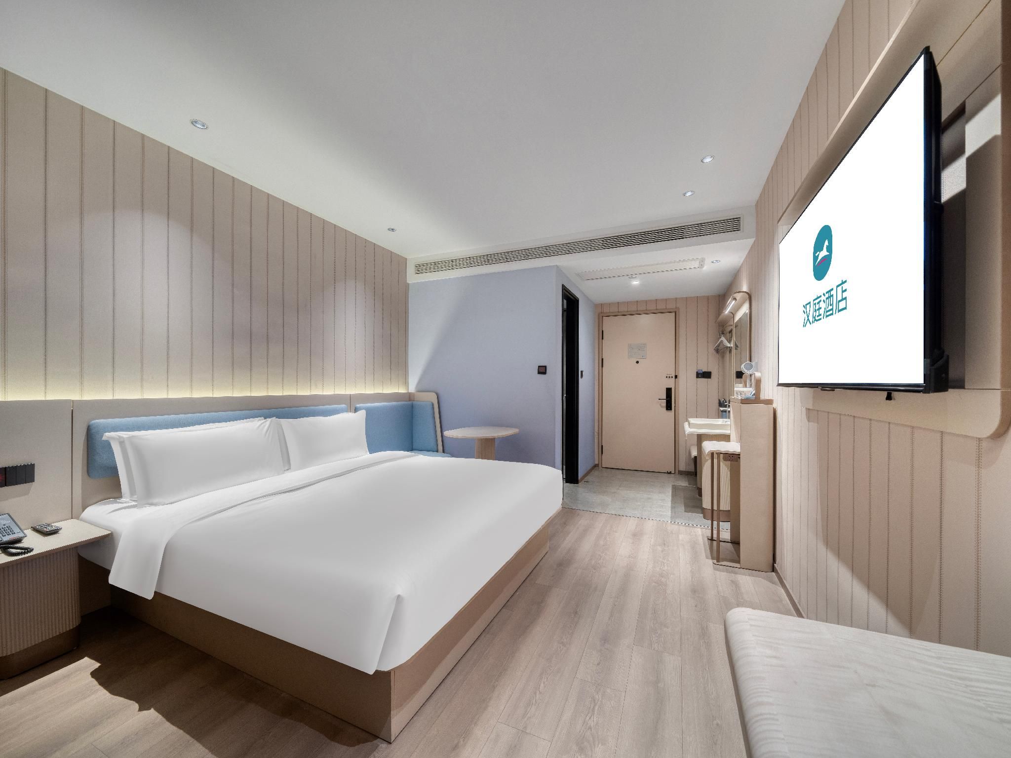 Business Queen Bed Room