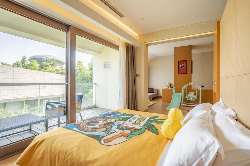 Rezen - Monkey Theme Room