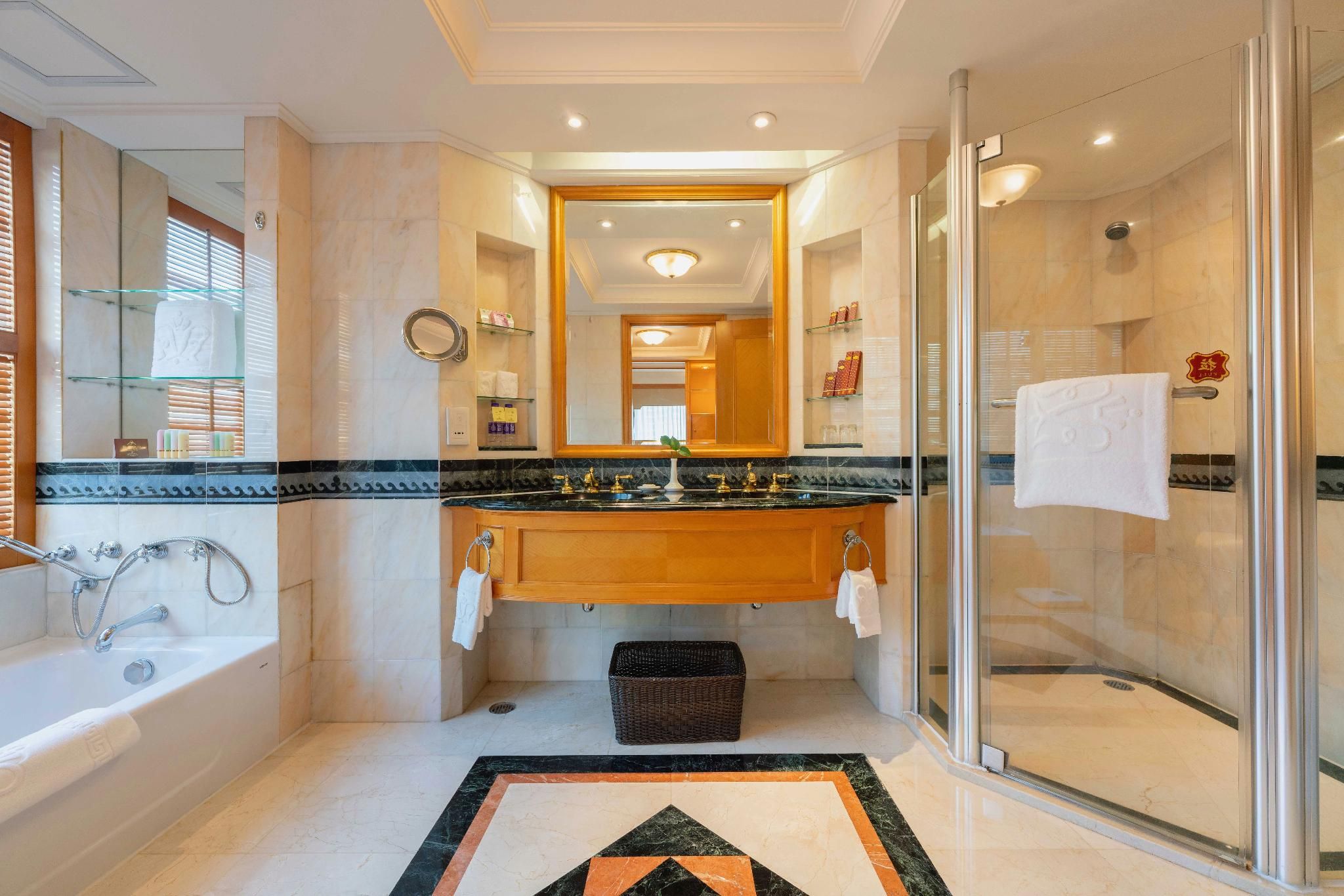 Regency Hotel Business Suite