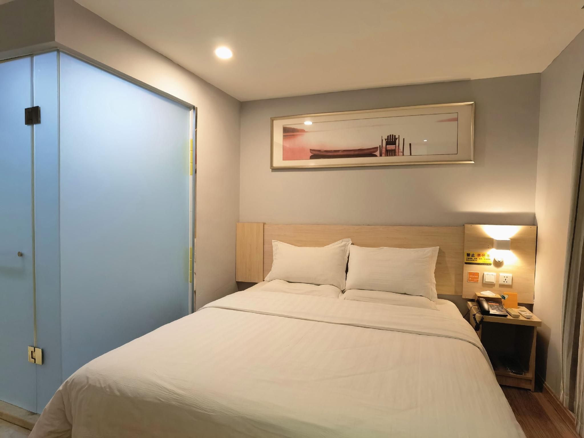 Business Queen Room