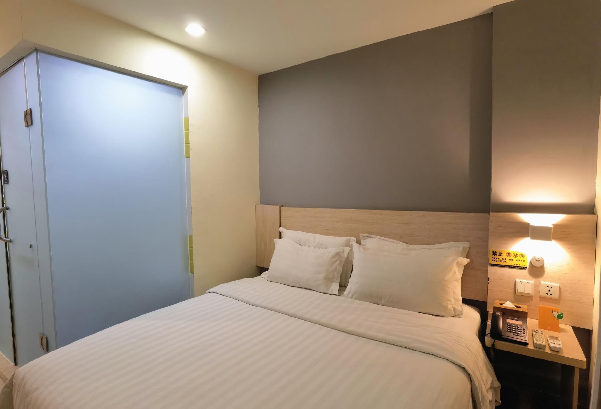 Economy Room