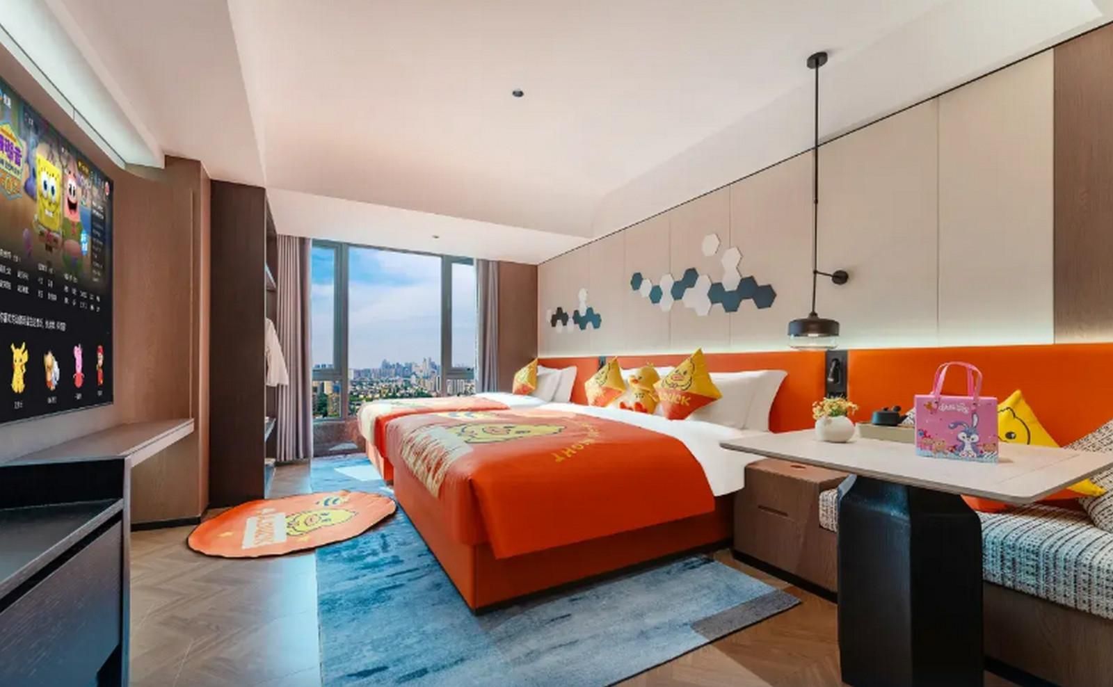 Smart Queen Room
