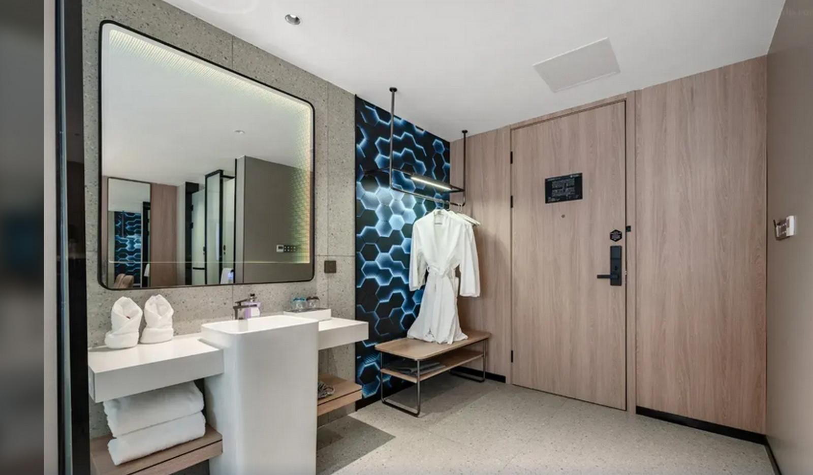 Bathtub Room