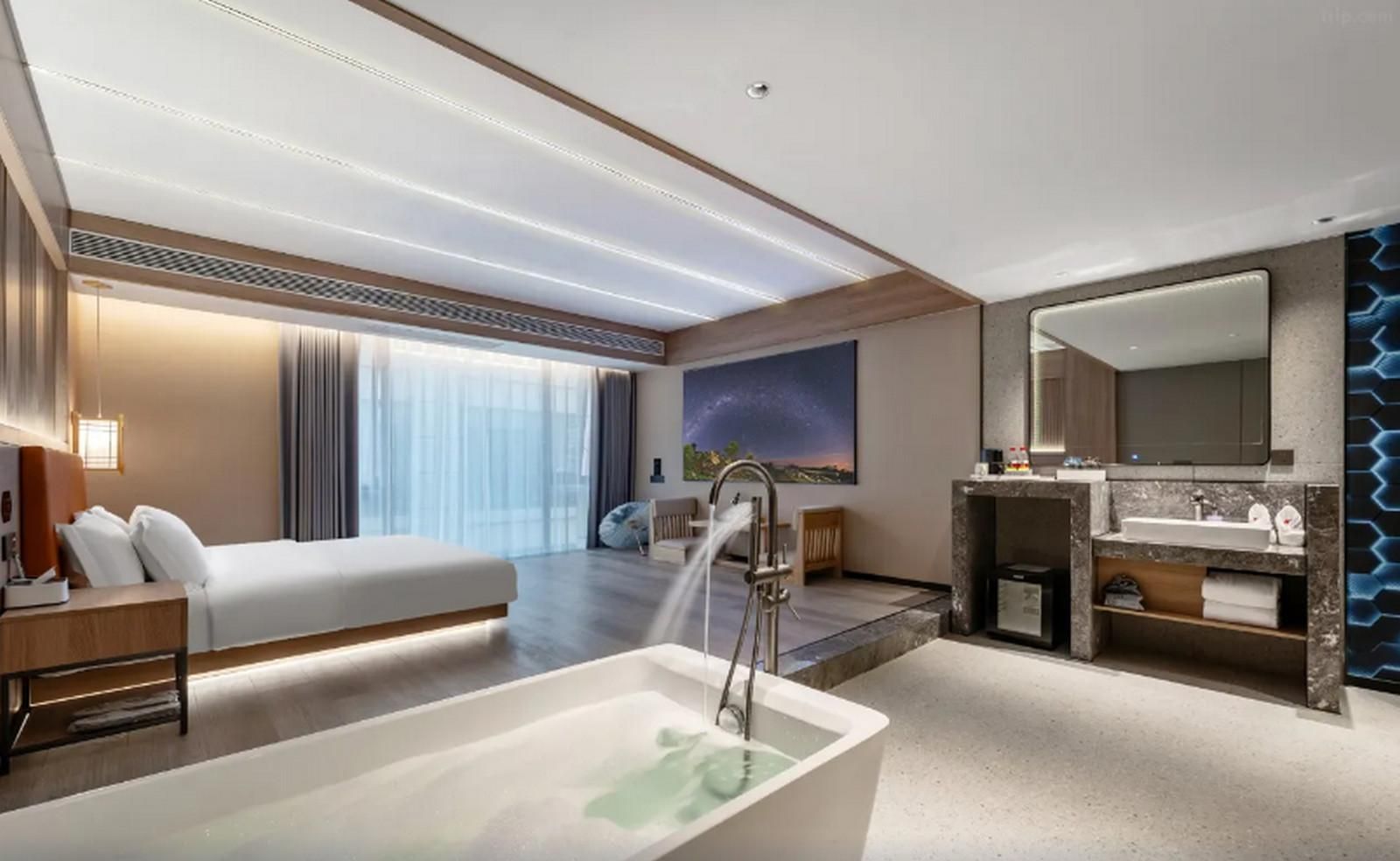 Bathtub Room