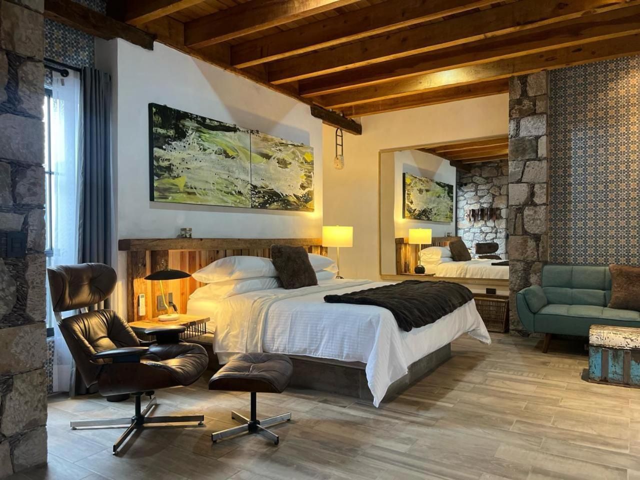 Deluxe King Suite