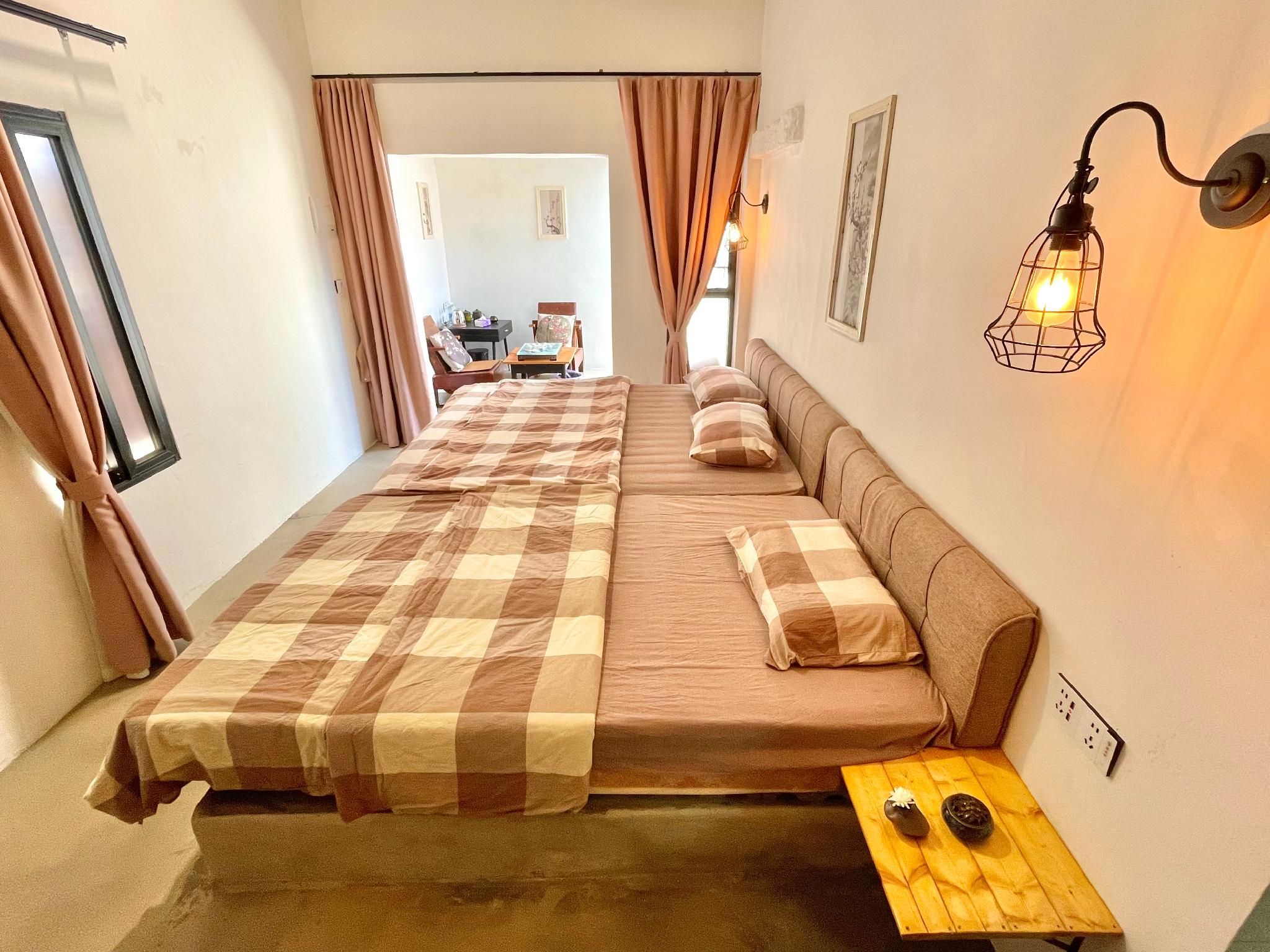 Room with Lounge Access - Twin Beds