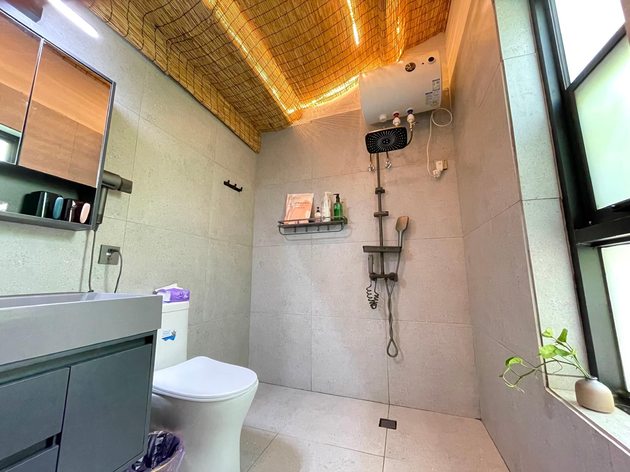 Room with Lounge Access - Twin Beds