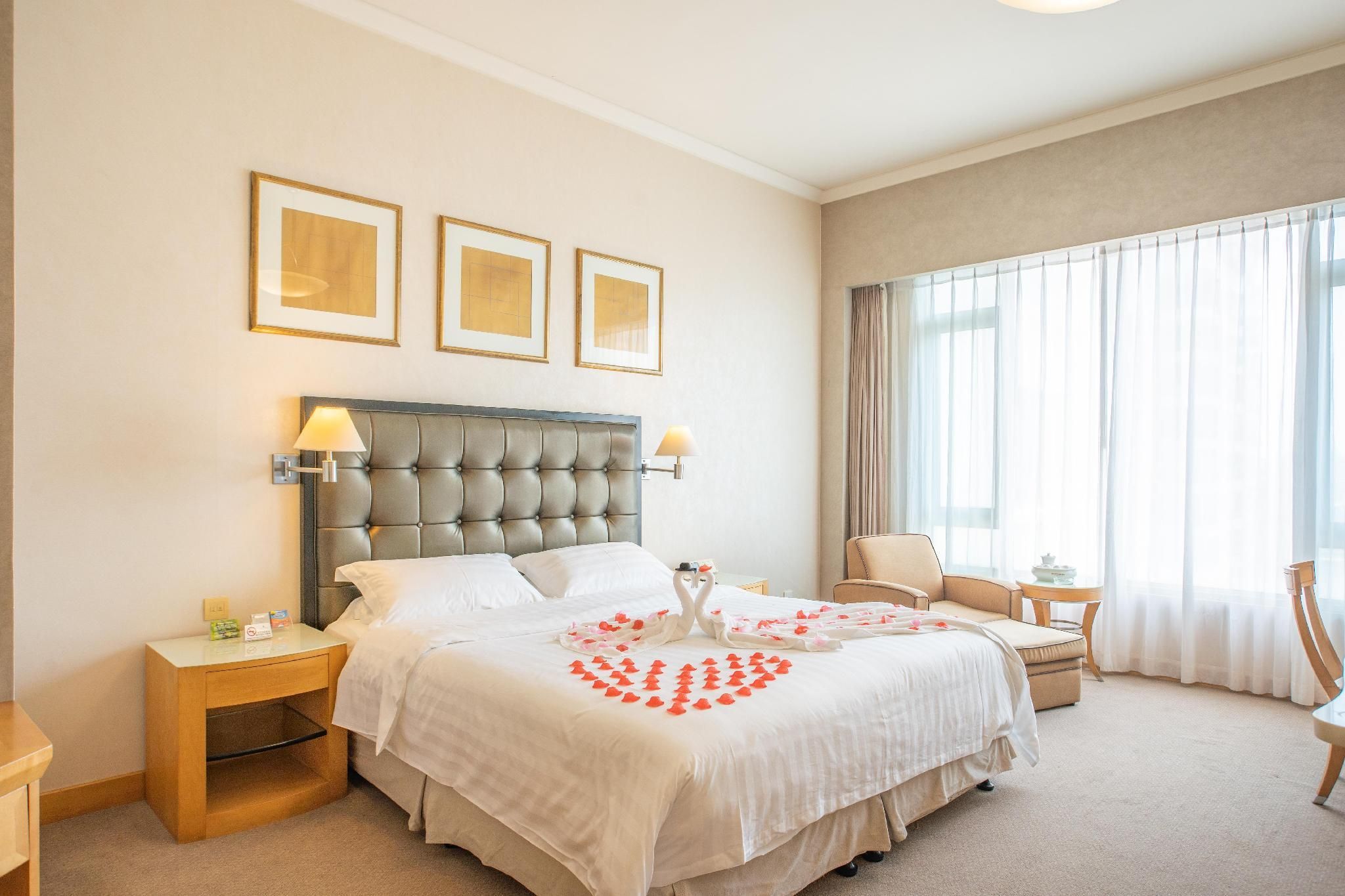 Premier Deluxe King Room