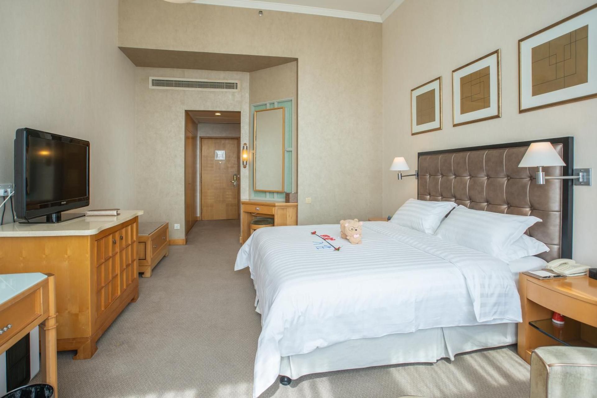 Deluxe King Room