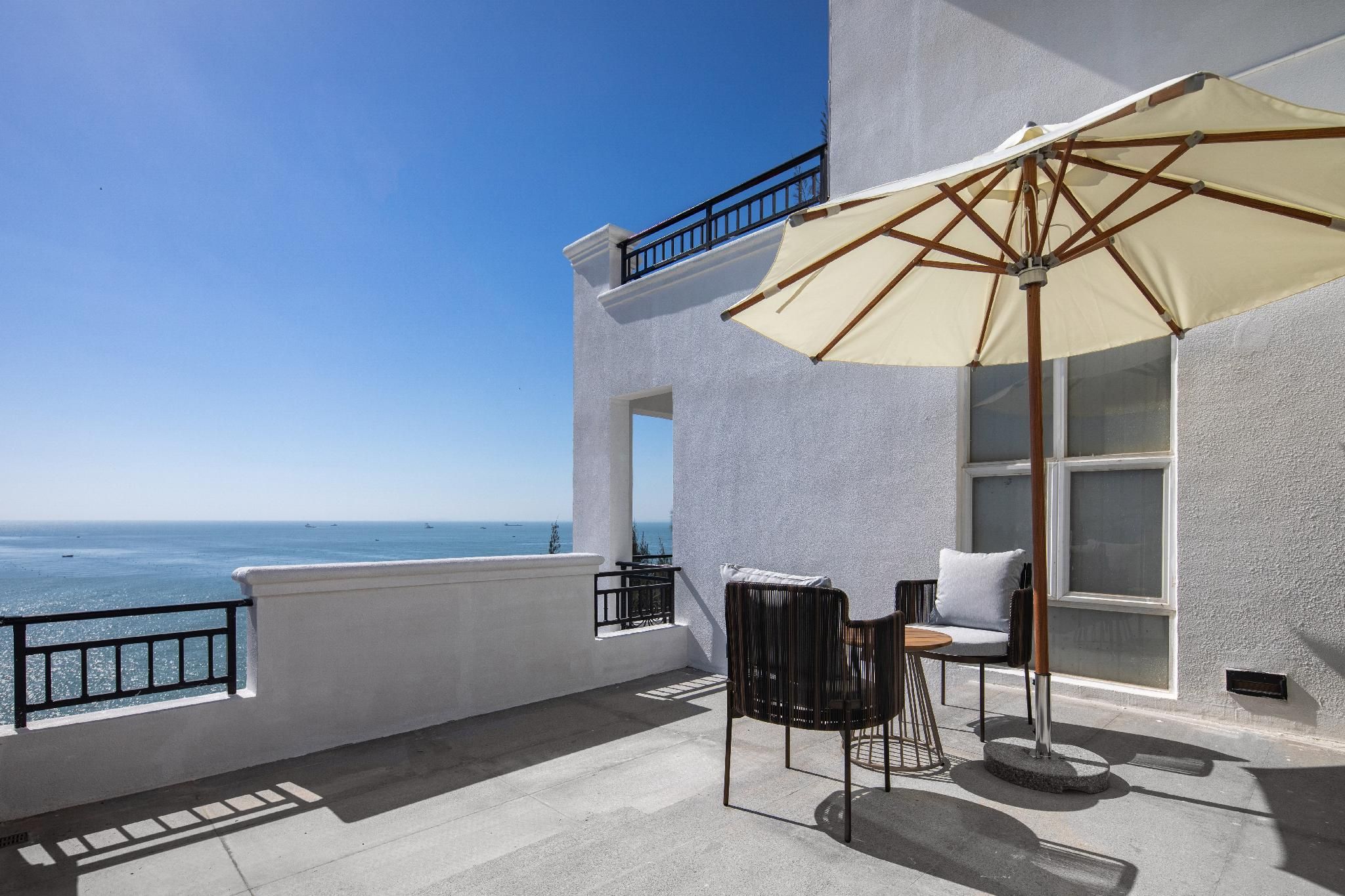 Moonrise Superior Suite with Sea View