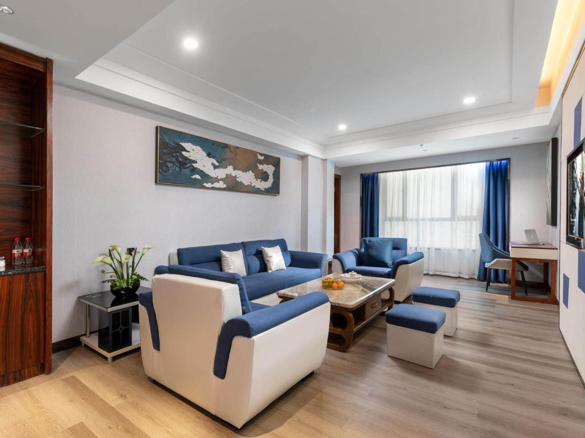 Honorable Suite