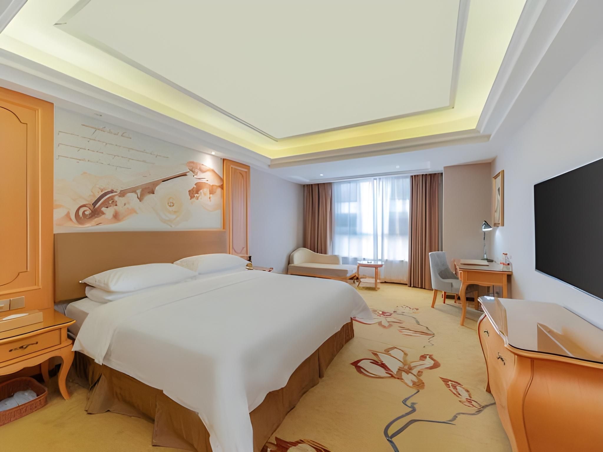 Vienna - Functional Chess Suite Room