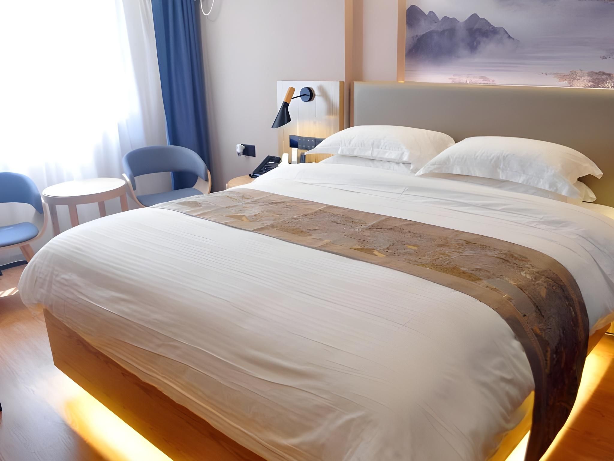Business Queen Room