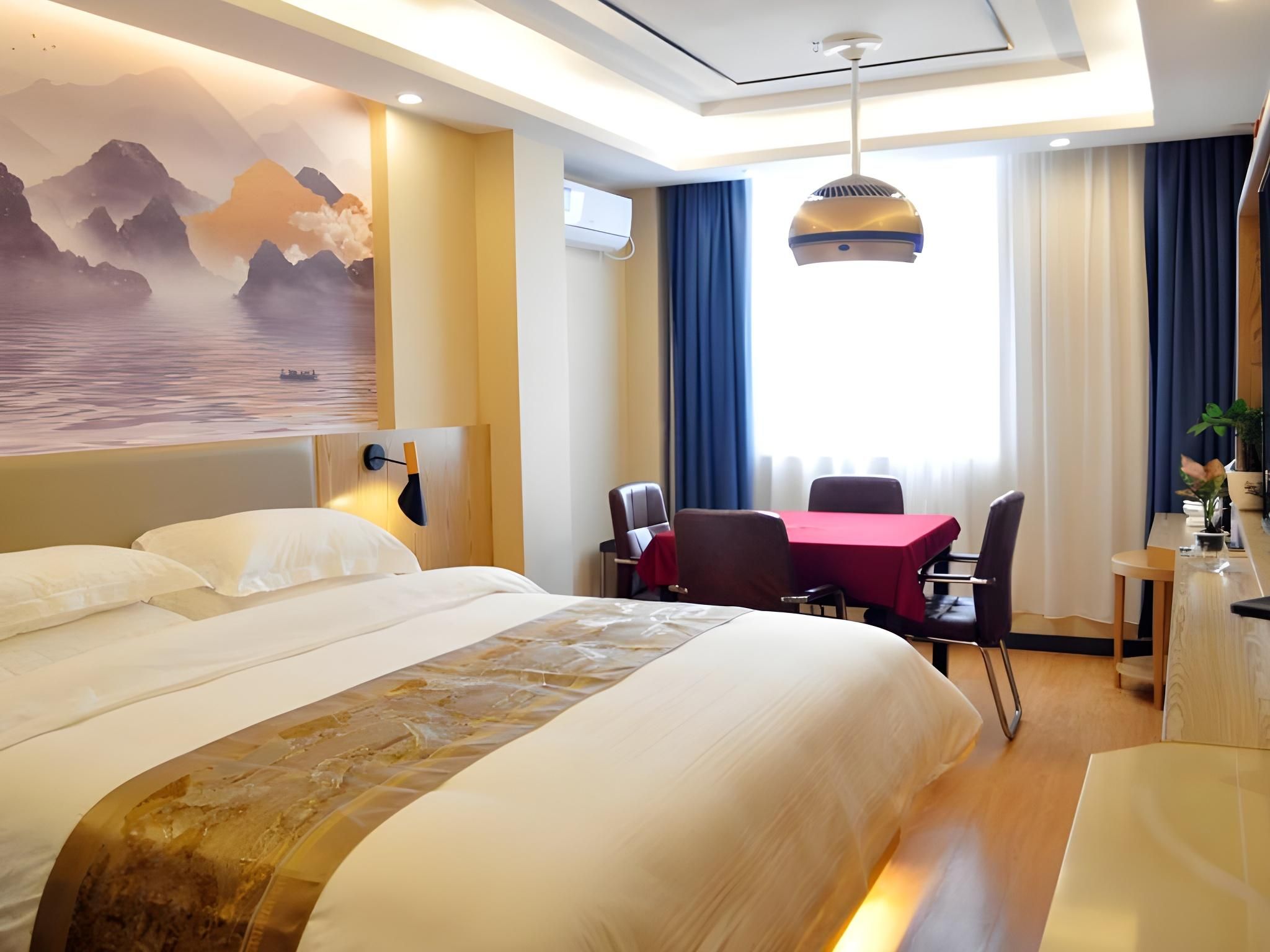 Queen Deluxe Room