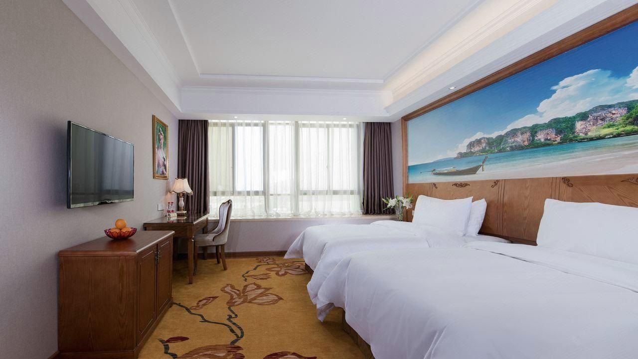 Vienna - Functional Chess Room With Twin Bed
