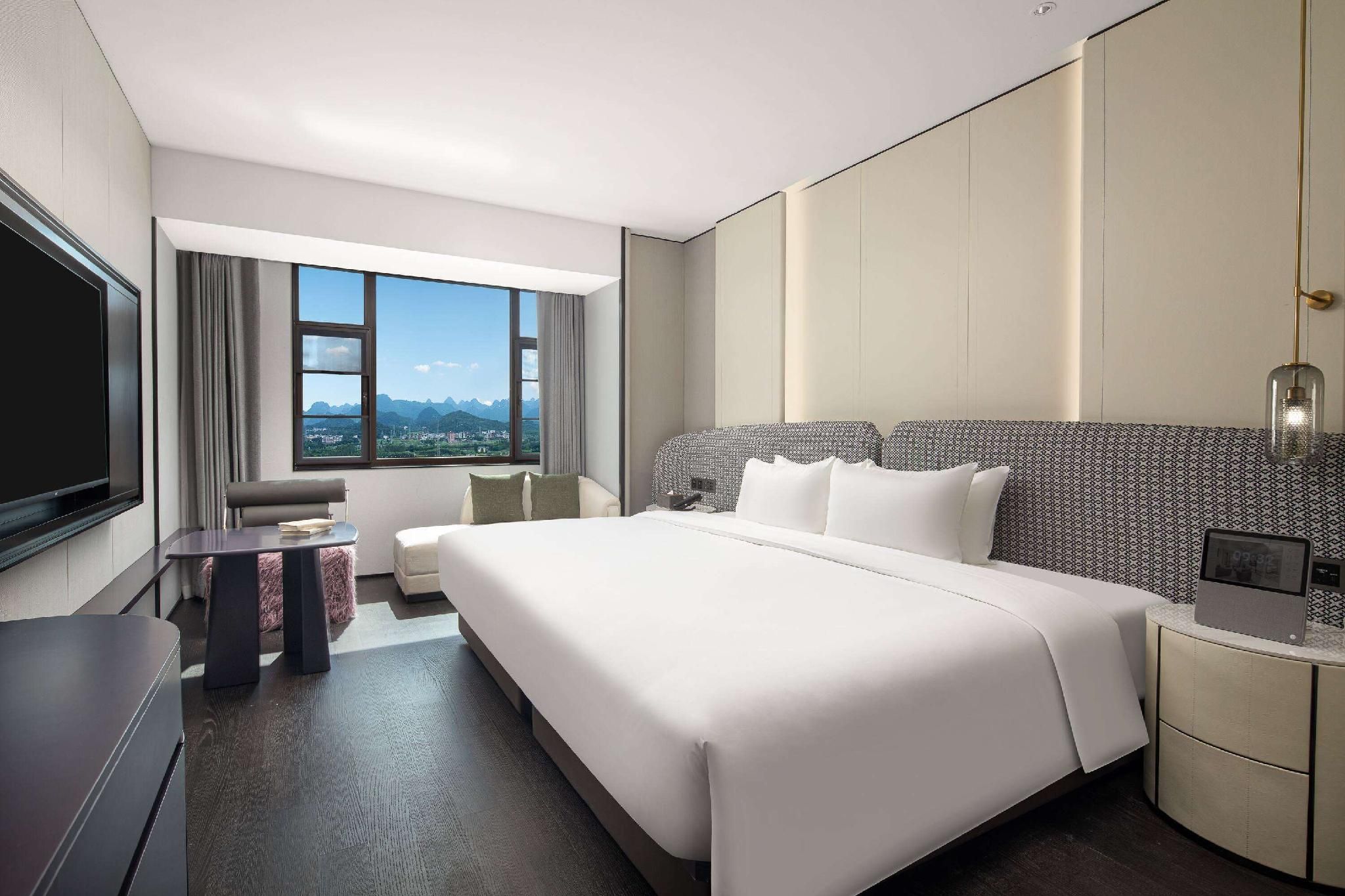 1 King Bed, Deluxe Room, Smoking