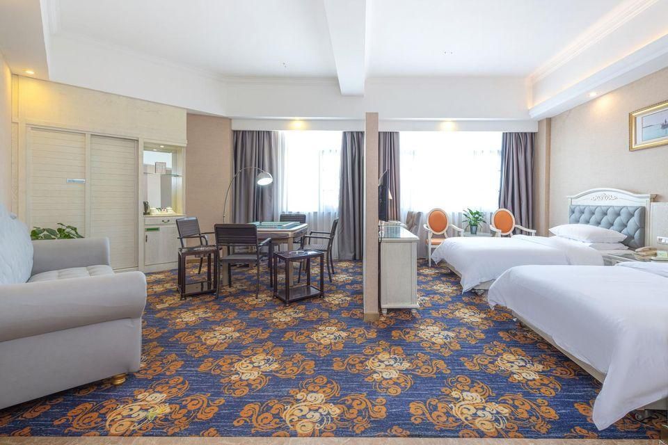 Twin Bed Room