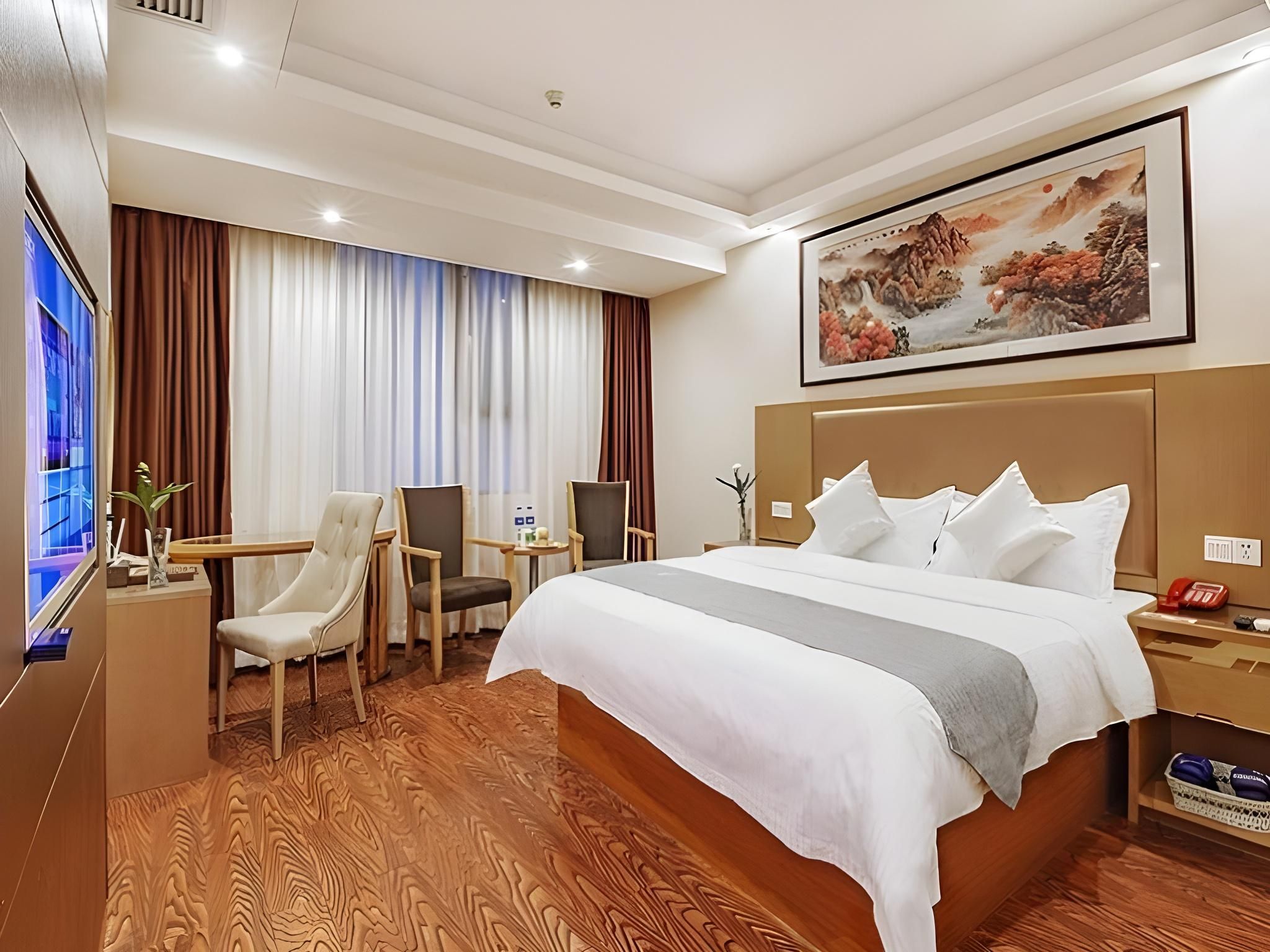 Business Queen Room