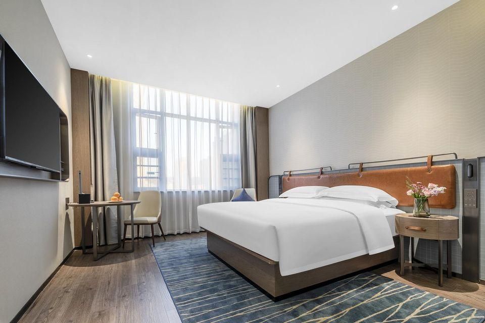Smart Queen Room