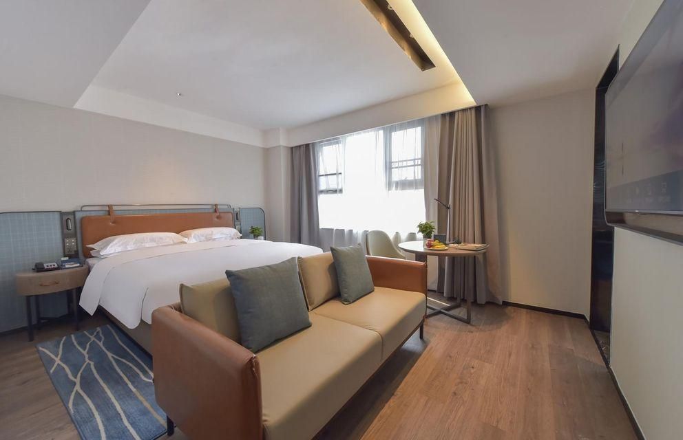 Deluxe Queen Room