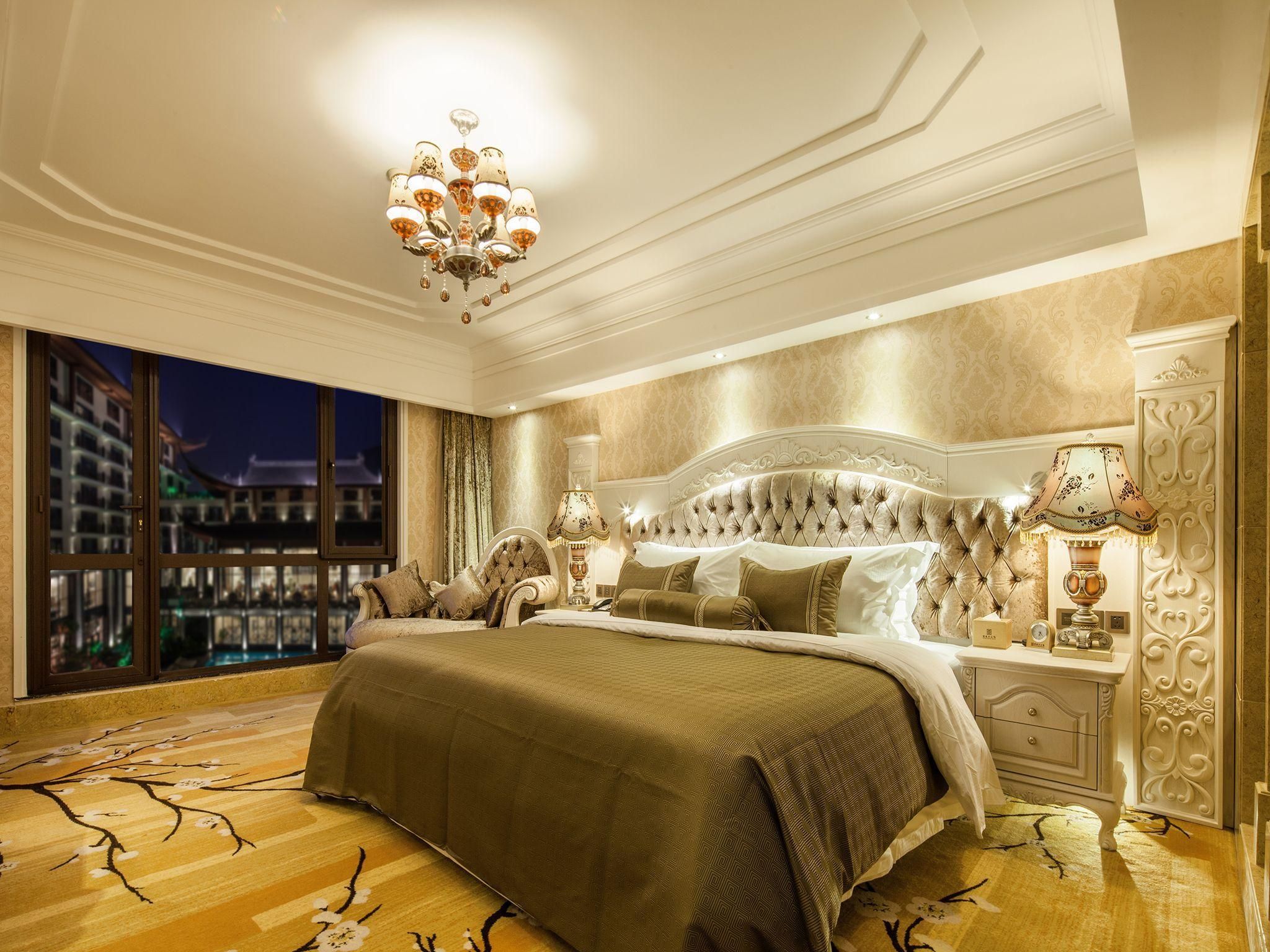 Deluxe King Suite