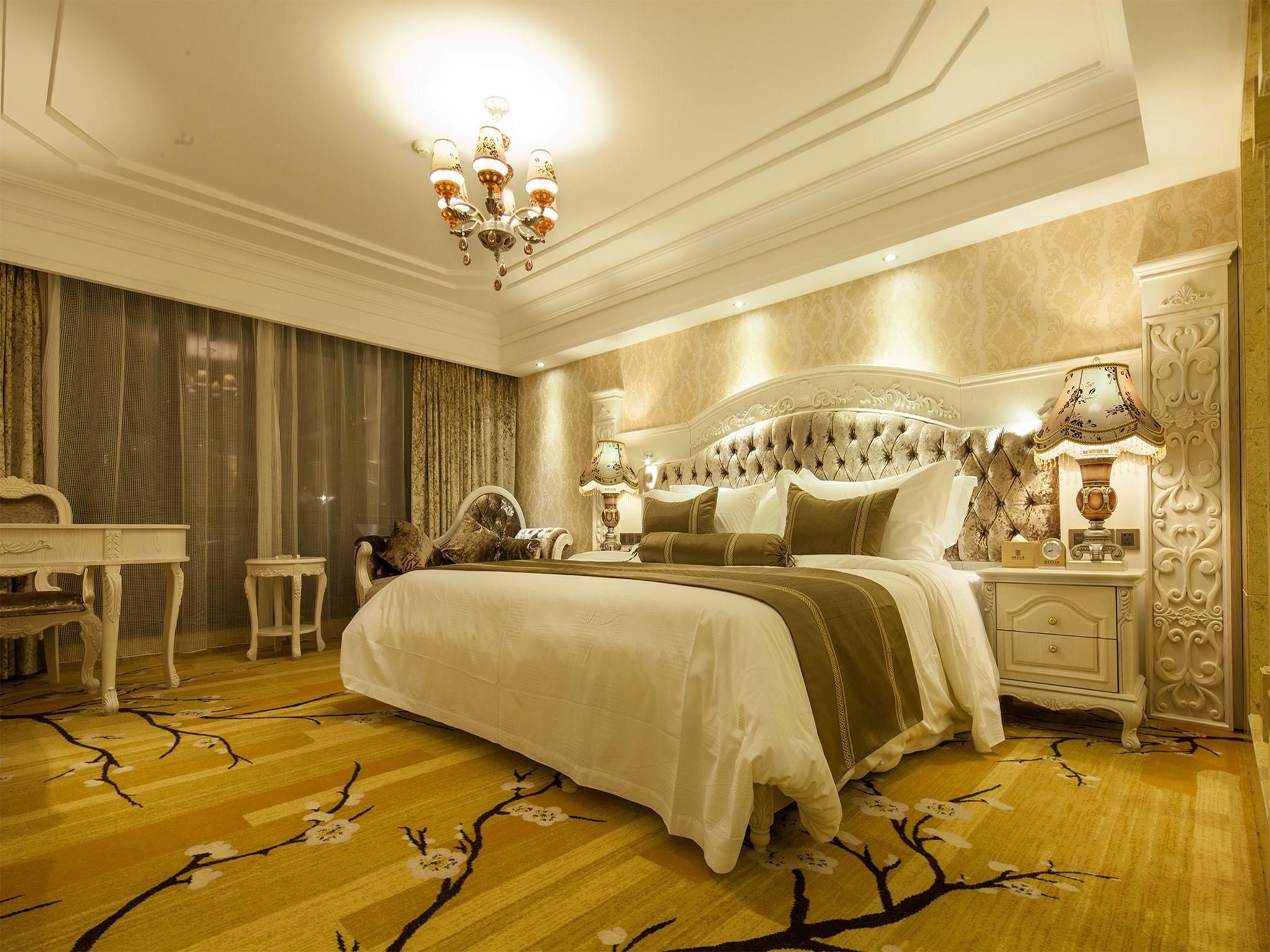 Deluxe King Suite