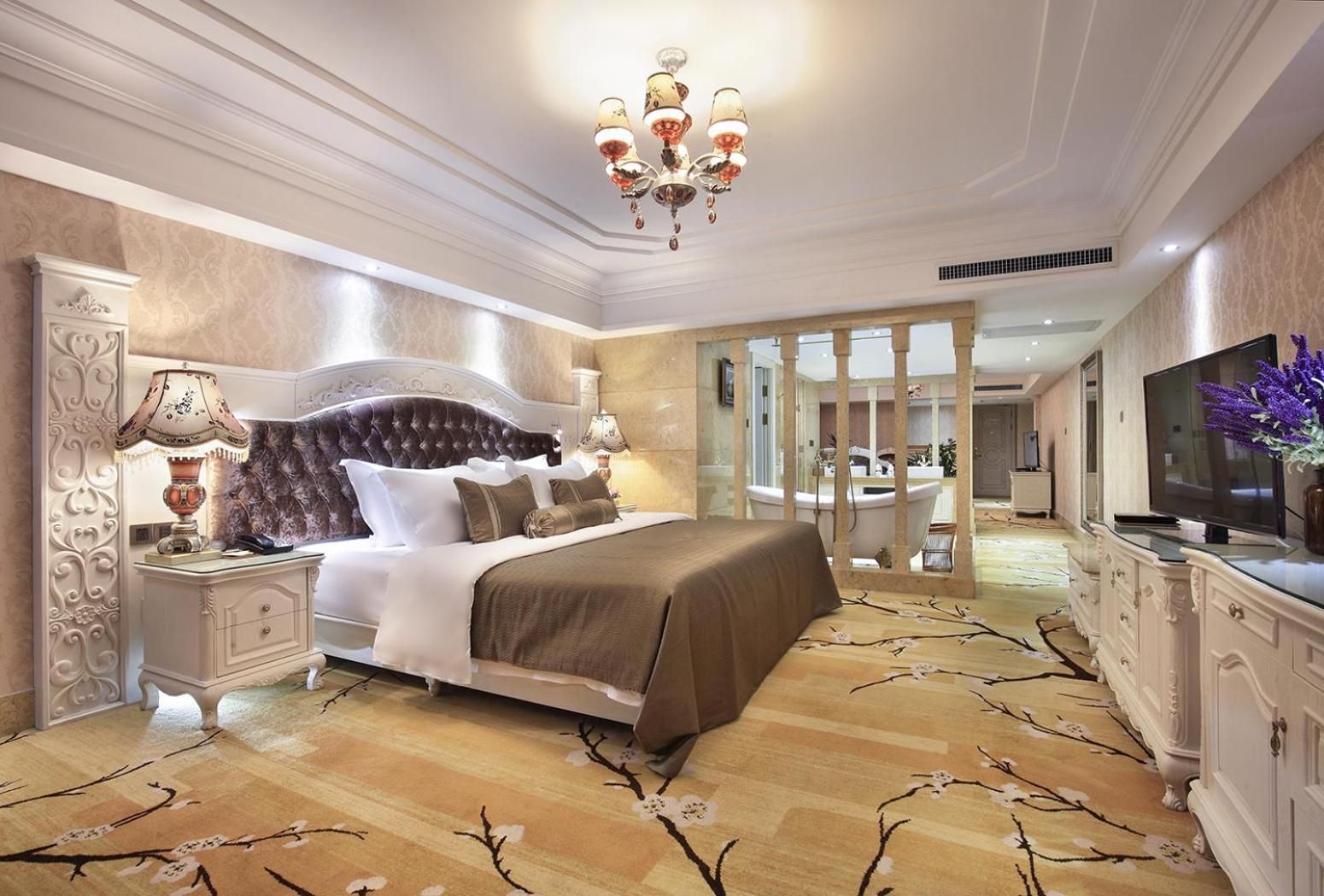 Suite with Mountain View