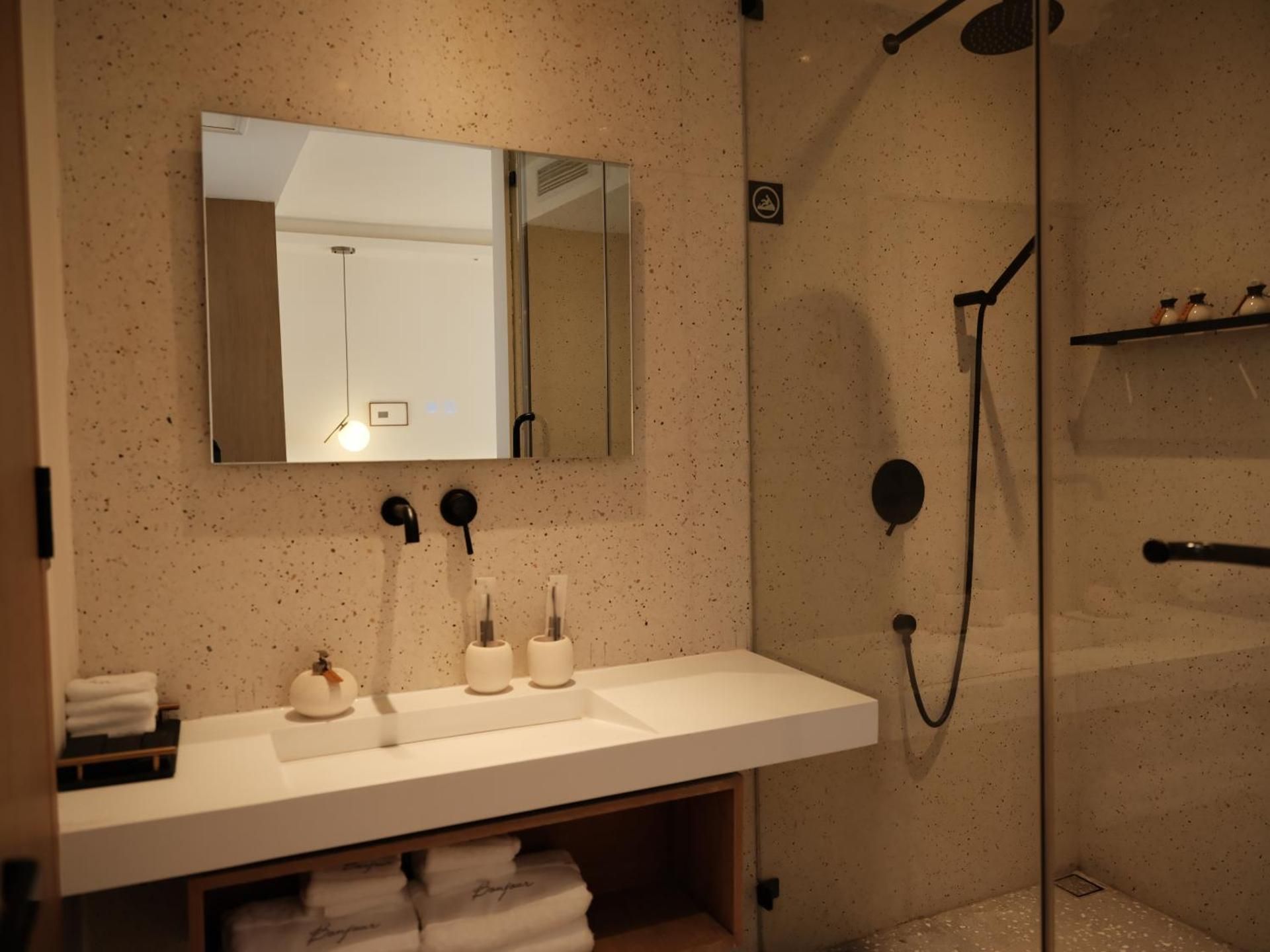 Deluxe Double Room with Shower