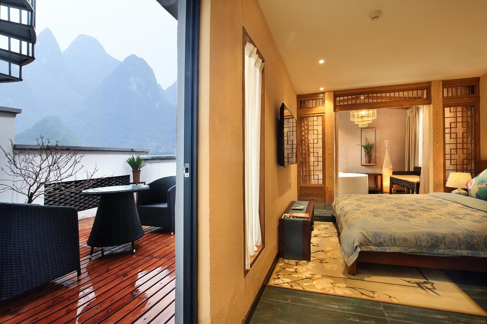 Corner Mountain View Suite with and Balcony