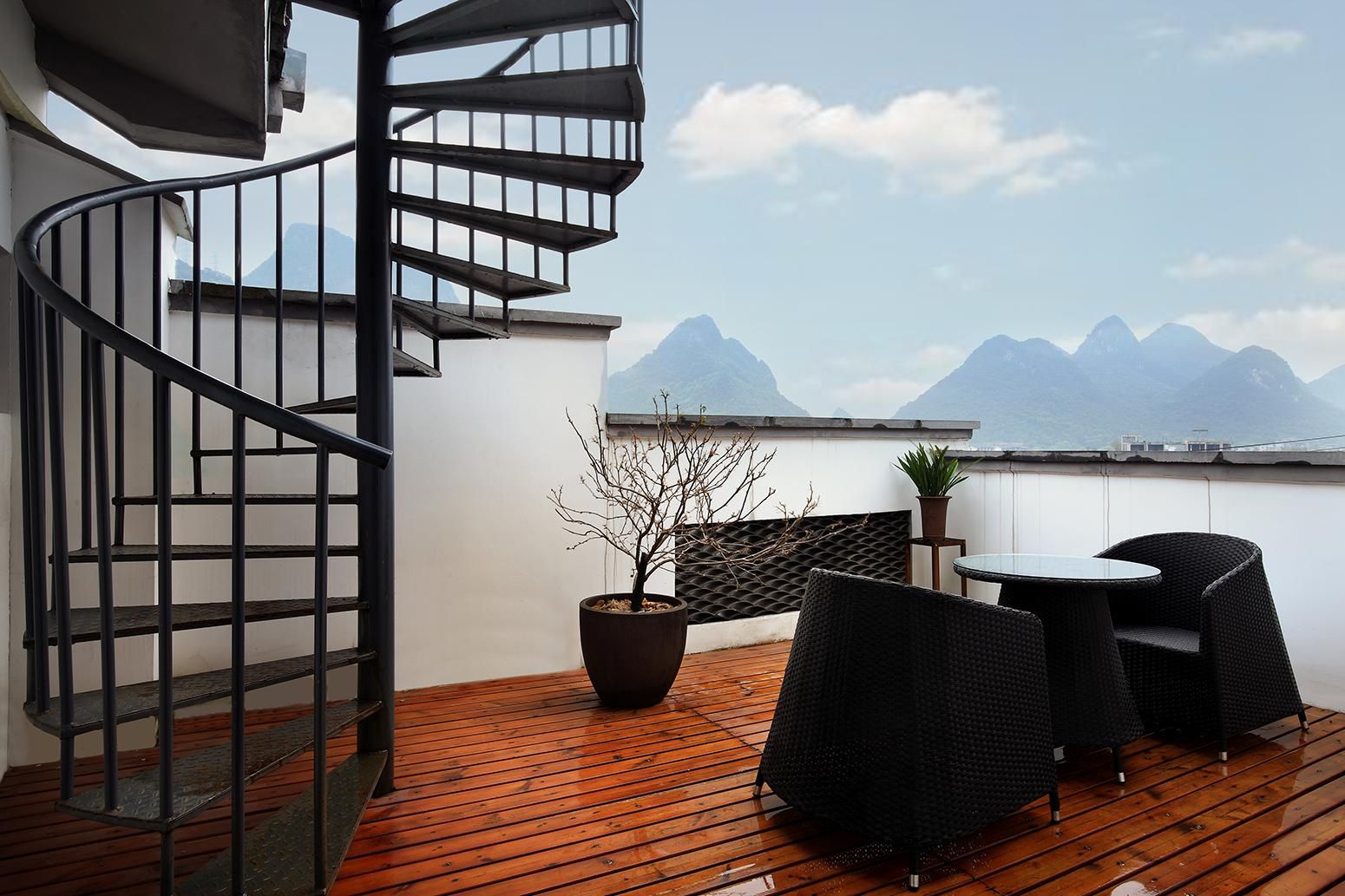Corner Mountain View Suite with and Balcony