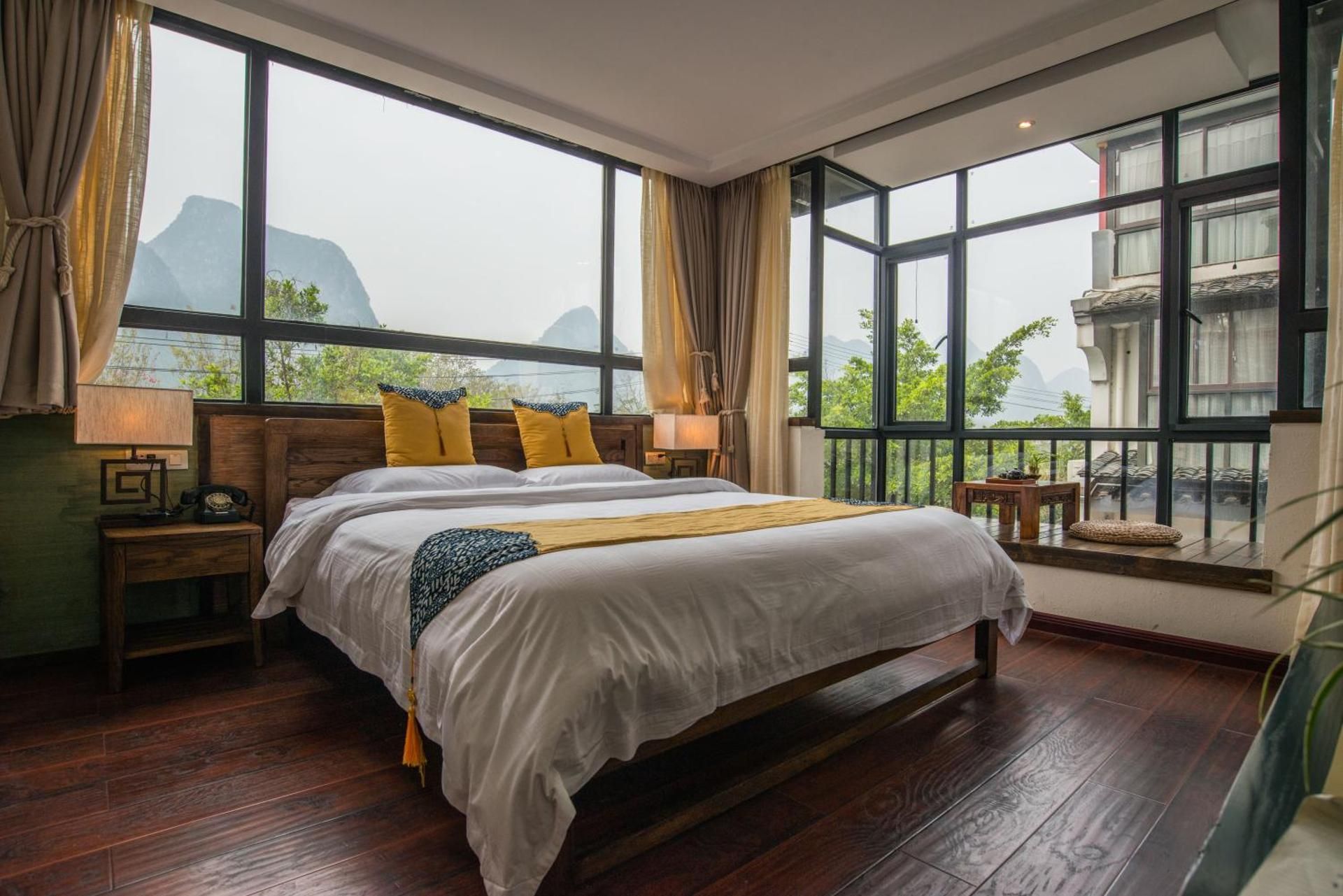 Villa with Garden View