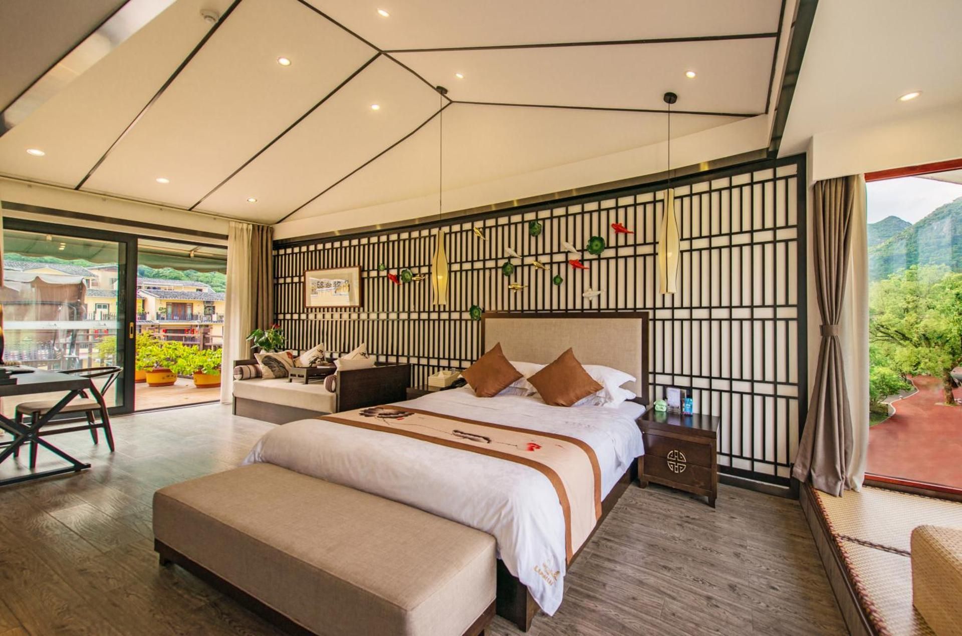 King Room with Mountain View