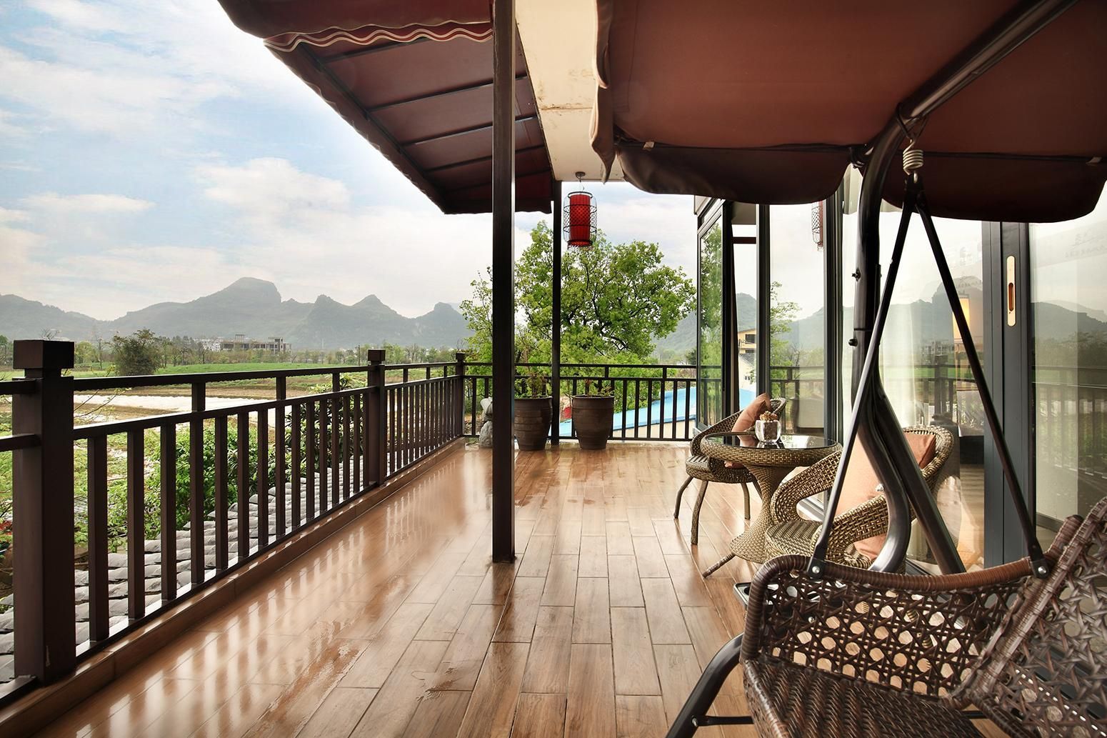Family Suite with Mountain View