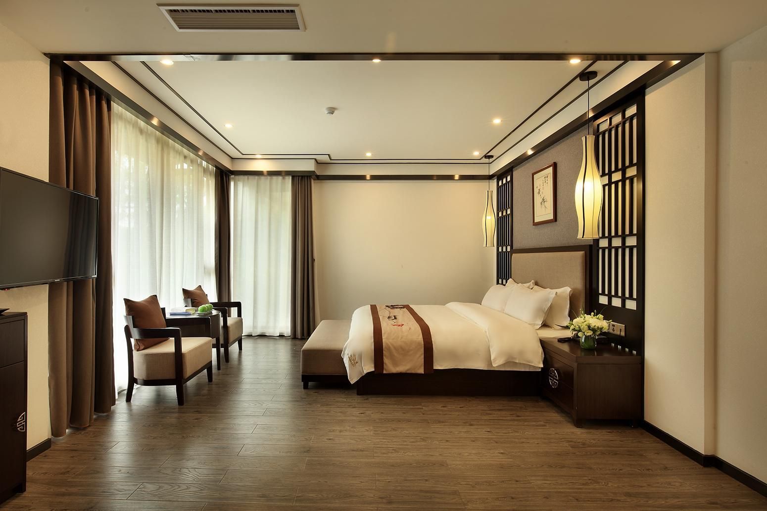 Quiet and Big Room