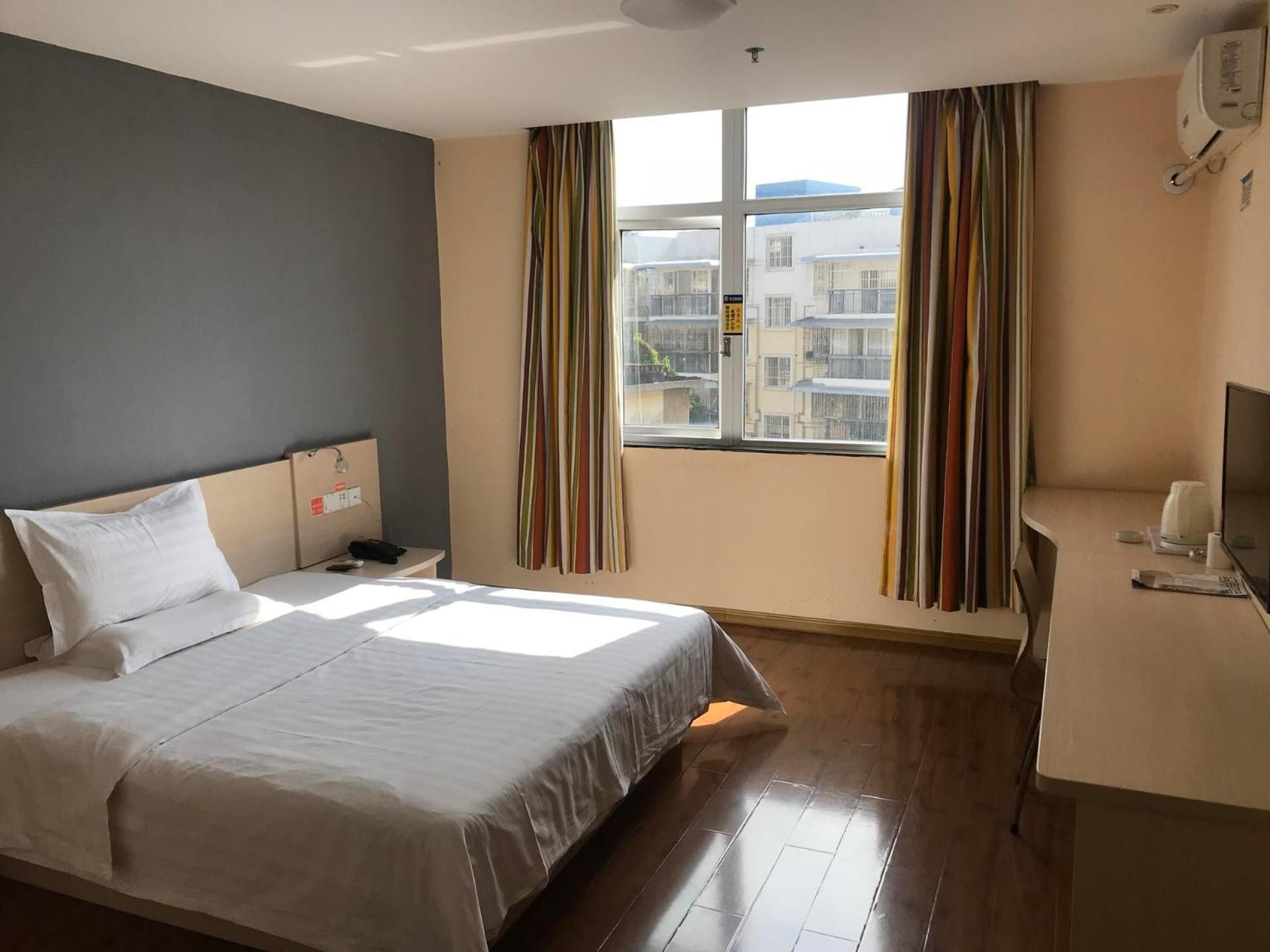 Business Queen Bed Room