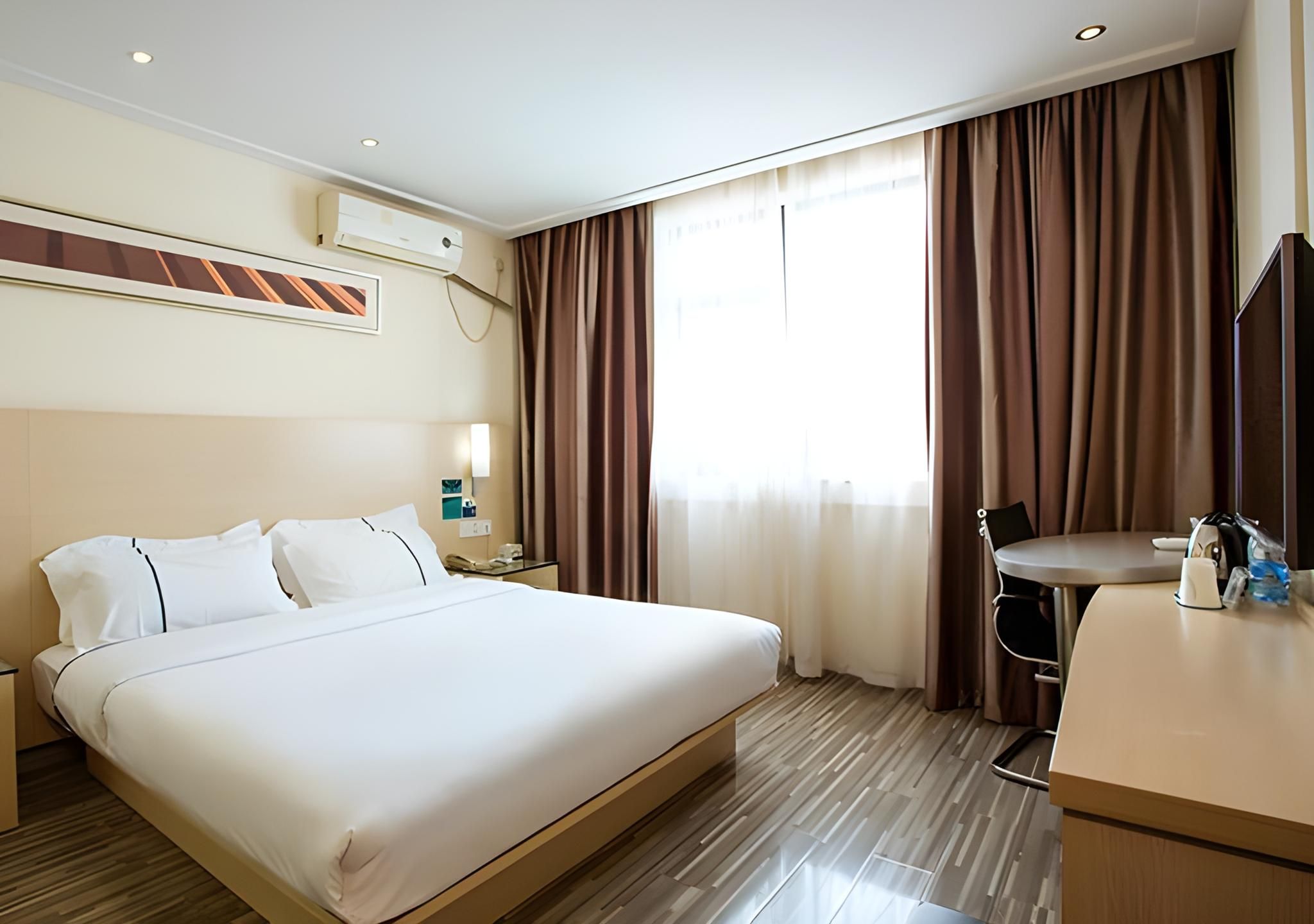 Business Queen Room