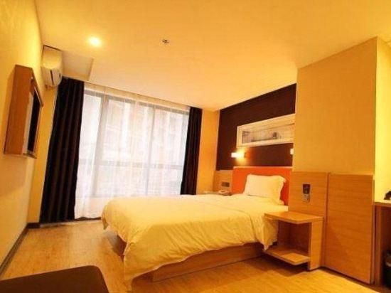 Feature Queen Room