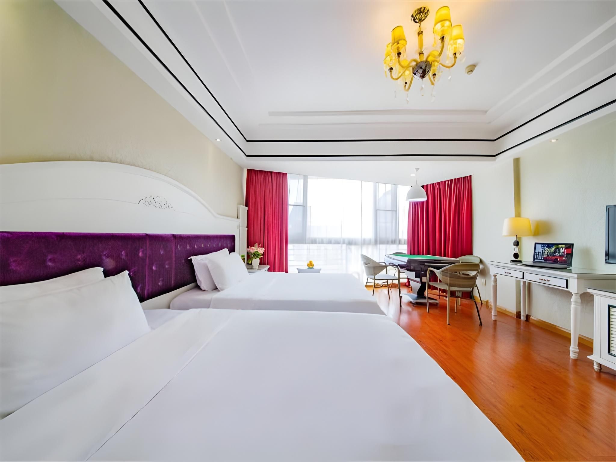 Vienna - Functional Chess Room With Twin Bed
