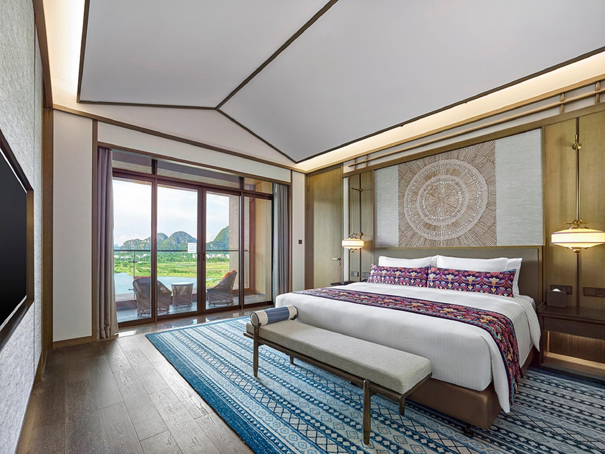 Scenic Suite with Lakeview and Balcony
