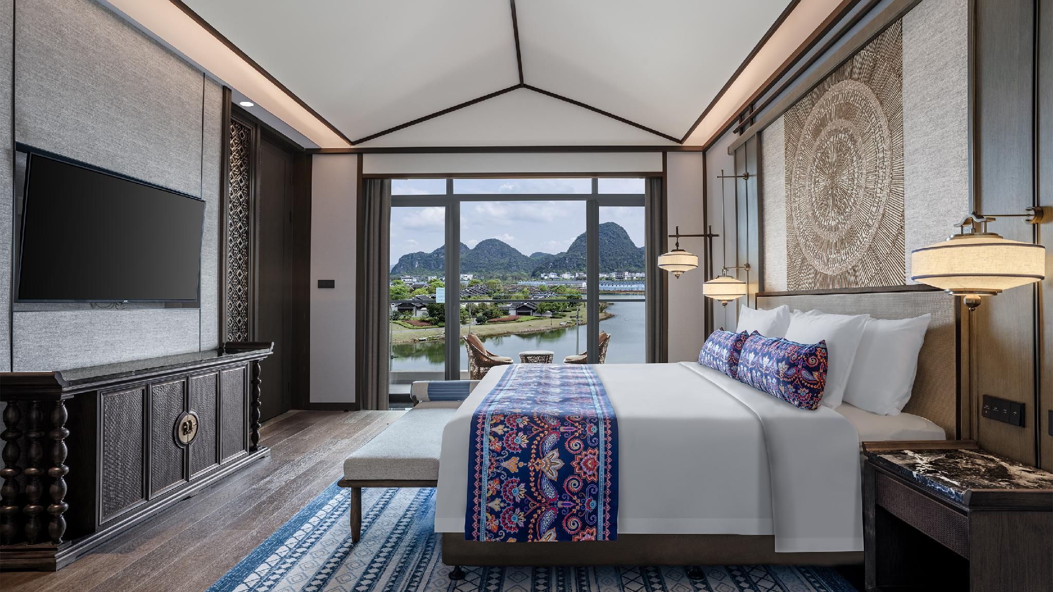 Scenic Suite with Lakeview and Balcony