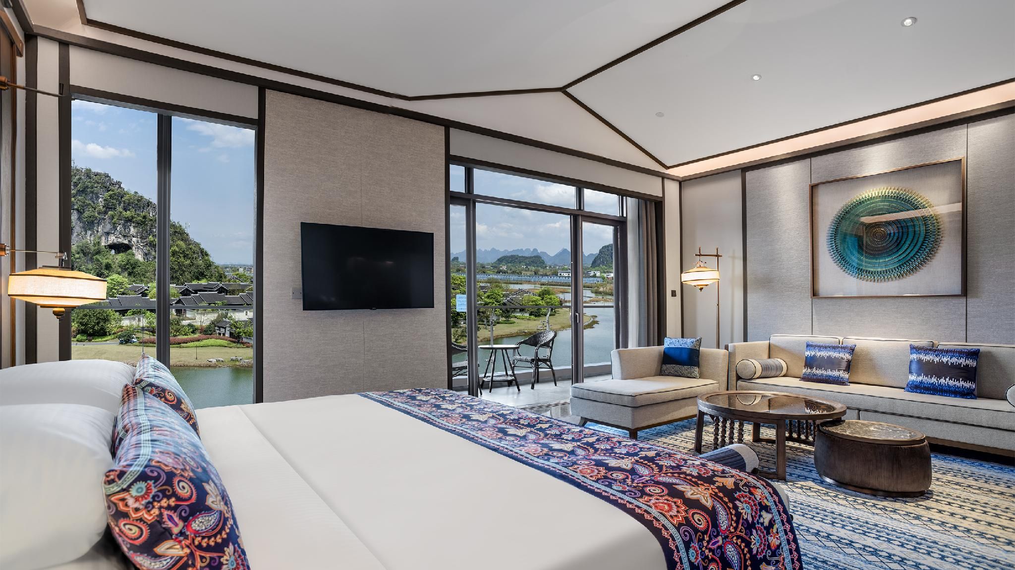 Family Suite with Lakeview and Balcony
