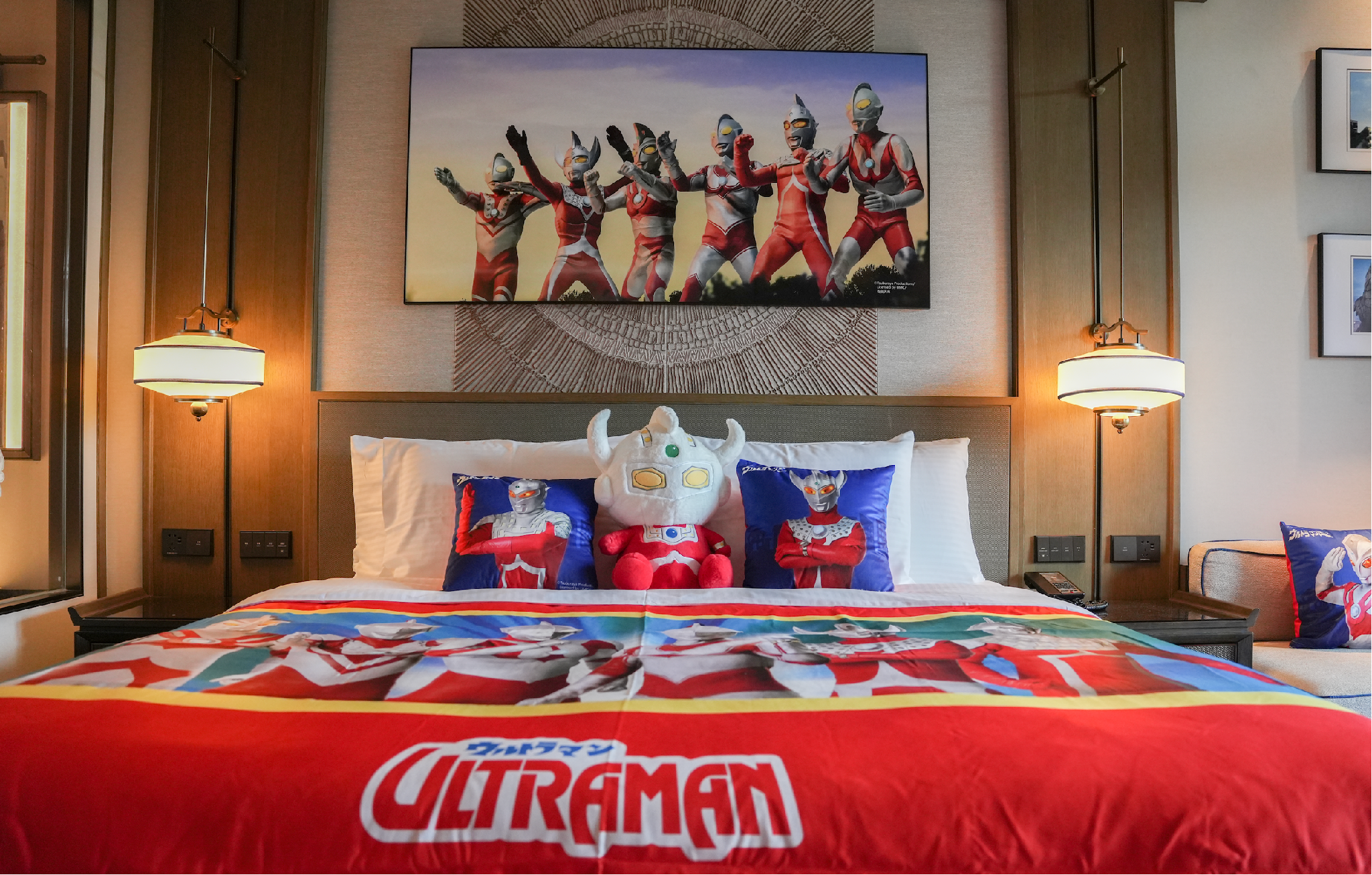 Ultraman Parent-child Queen Room with Lake View Balcony
