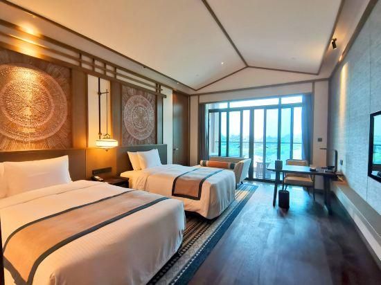Deluxe Twin Room with Mountain View