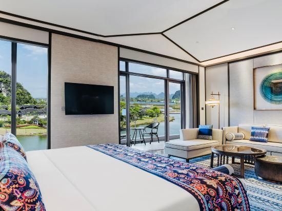 Family Suite with Lake View