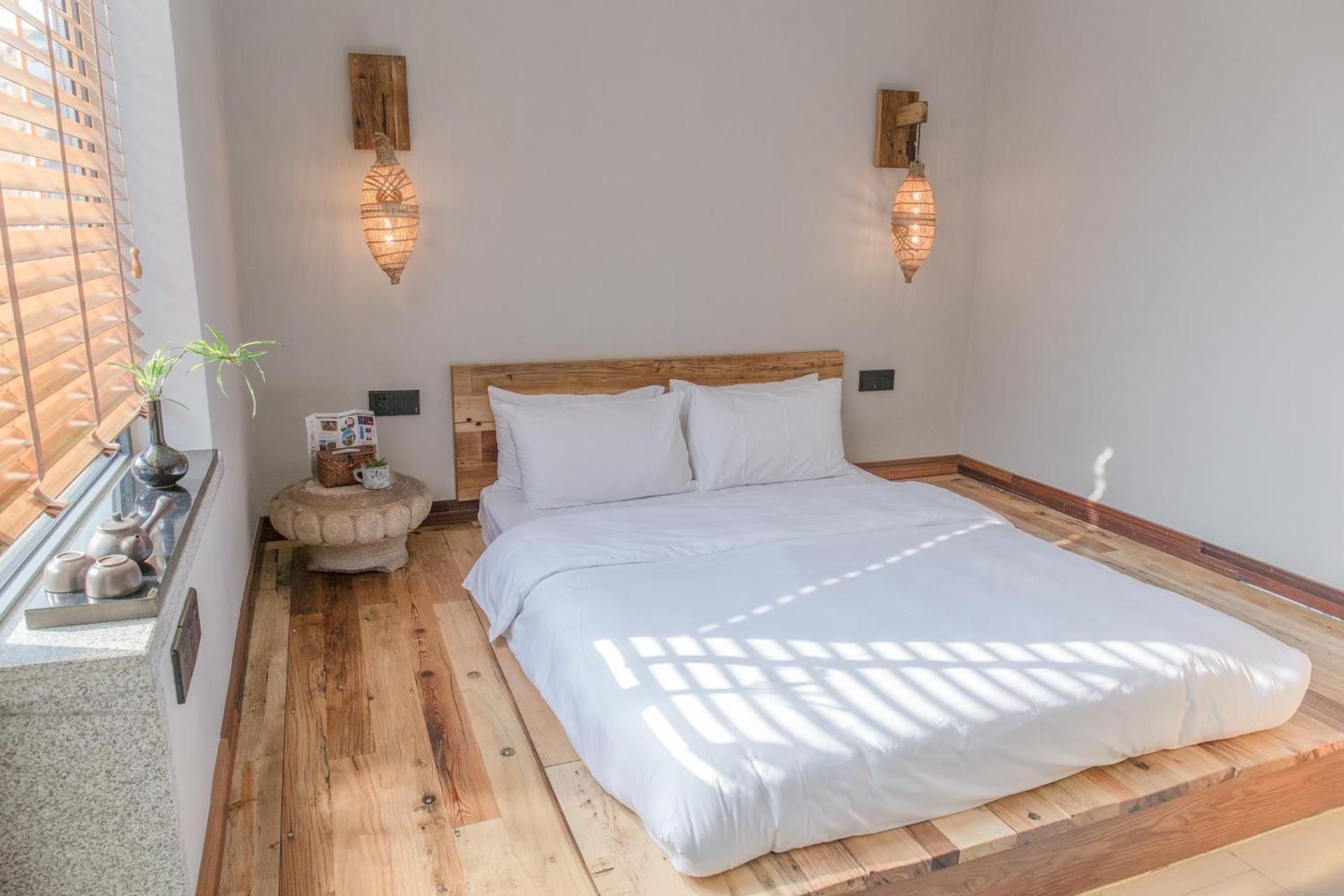 Standard Queen Room