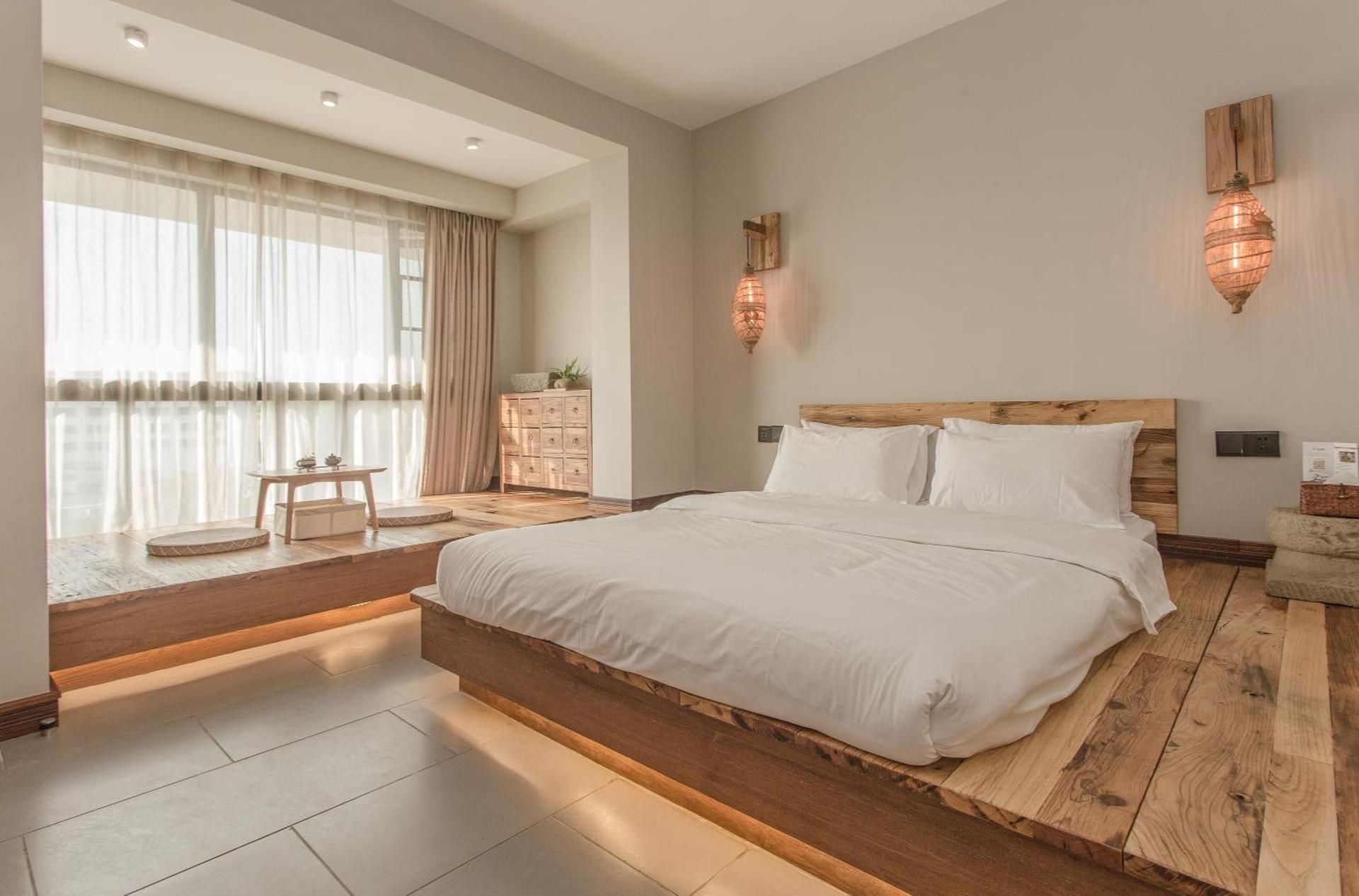 Deluxe Bathtub Room