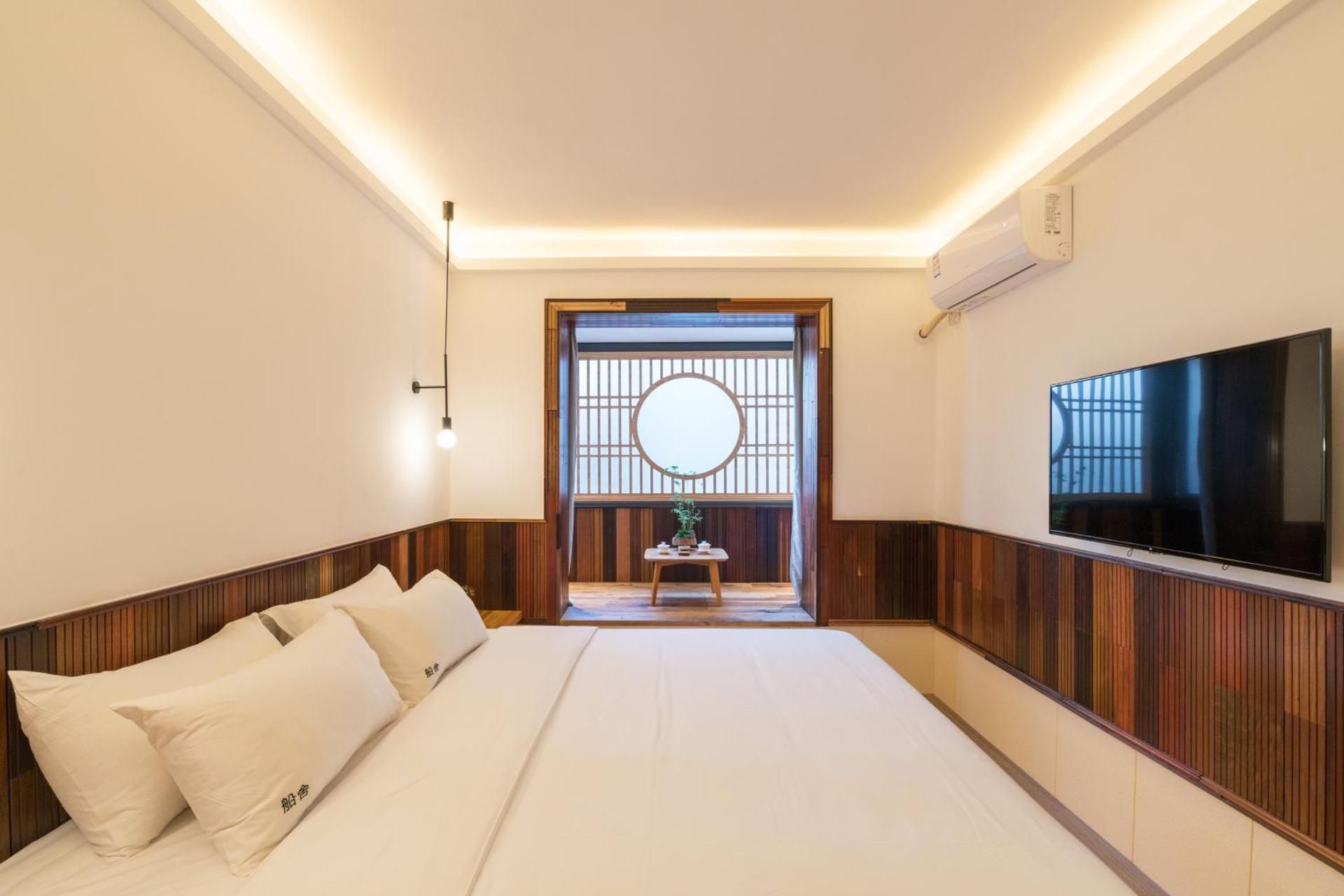 Family Triple Room with Window