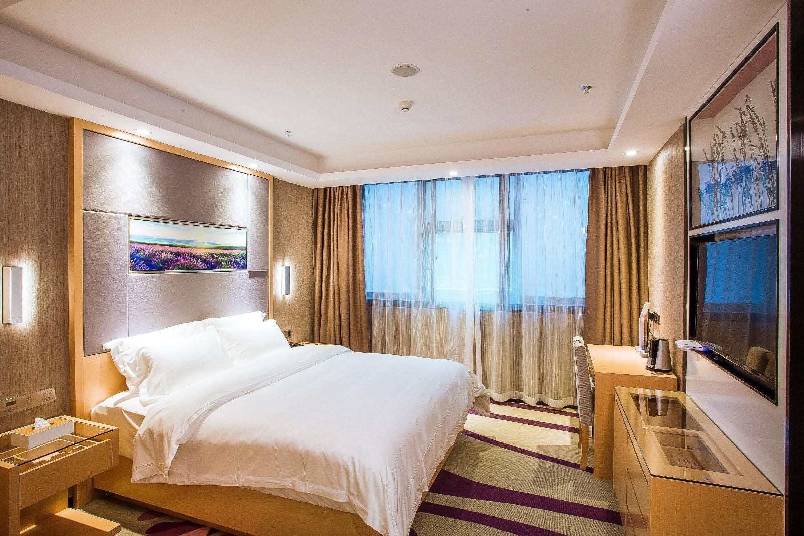 Business Queen Room