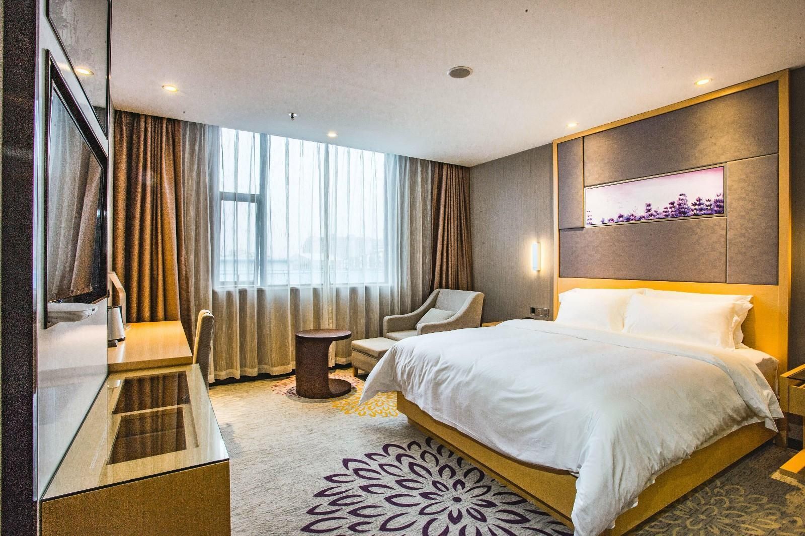 Business Queen Room