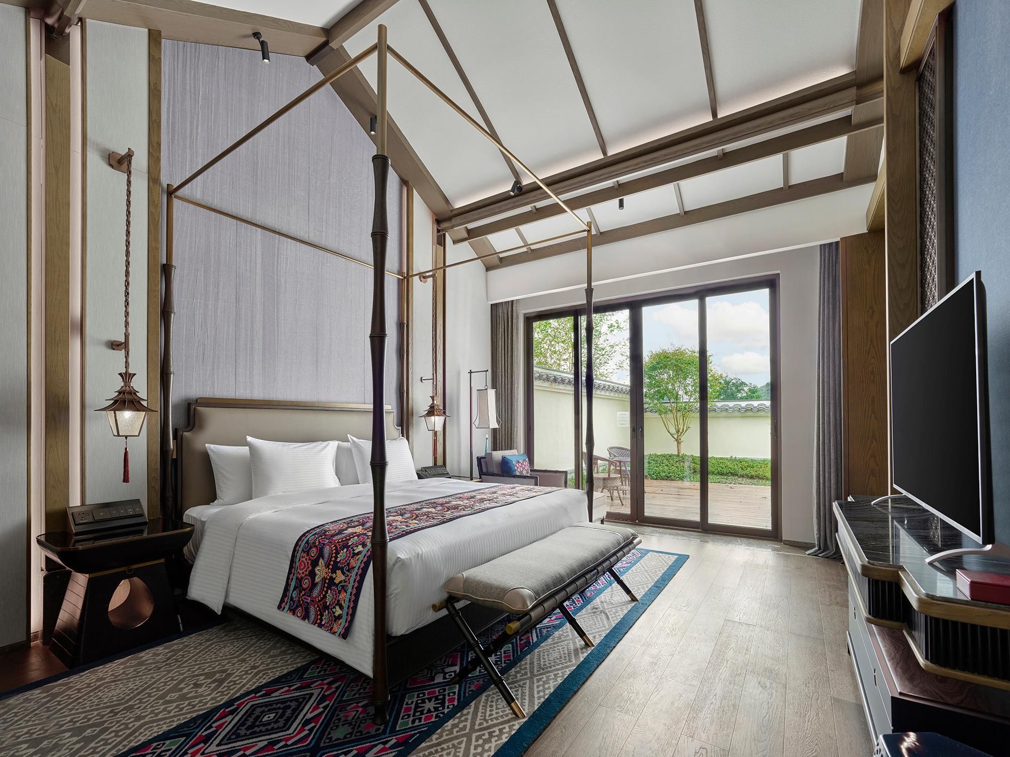 One-bedroom Queen Bed Villa with Courtyard Terrace, Lakeview